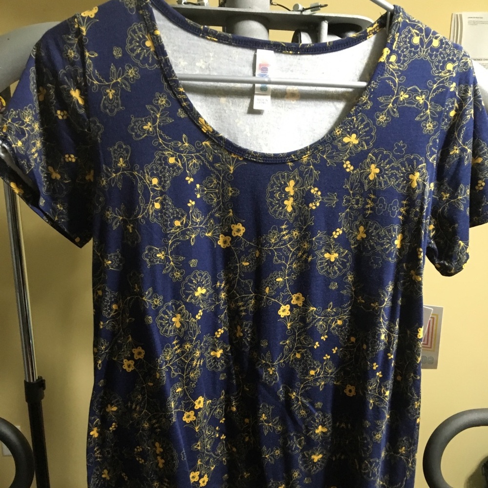 Small LuLaRoe Classic T